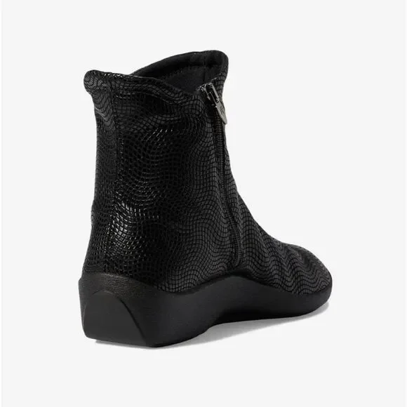 ARCOPEDICO Women’s Croc Shoes in the Size 41/9.5-10 US Size in Black Color - Picture 8 of 16